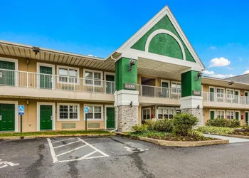 HomeTowne Studios Cincinnati - Sharonville hotel thumbnail 2