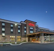Hampton Inn & Suites Milwaukee West hotel detail image 5