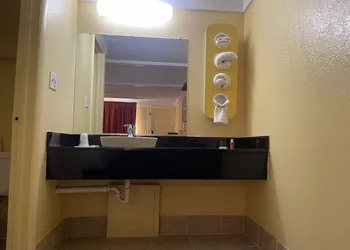 Travelodge by Wyndham Benton Harbor MI hotel thumbnail 8