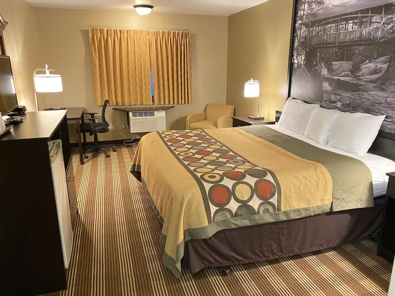 Super 8 by Wyndham Eau Claire WI hotel detail image 6