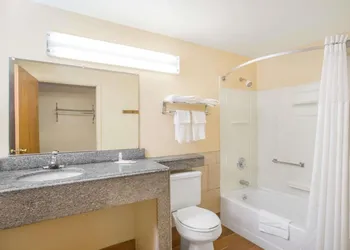 Knights Inn Tonawanda hotel thumbnail 3