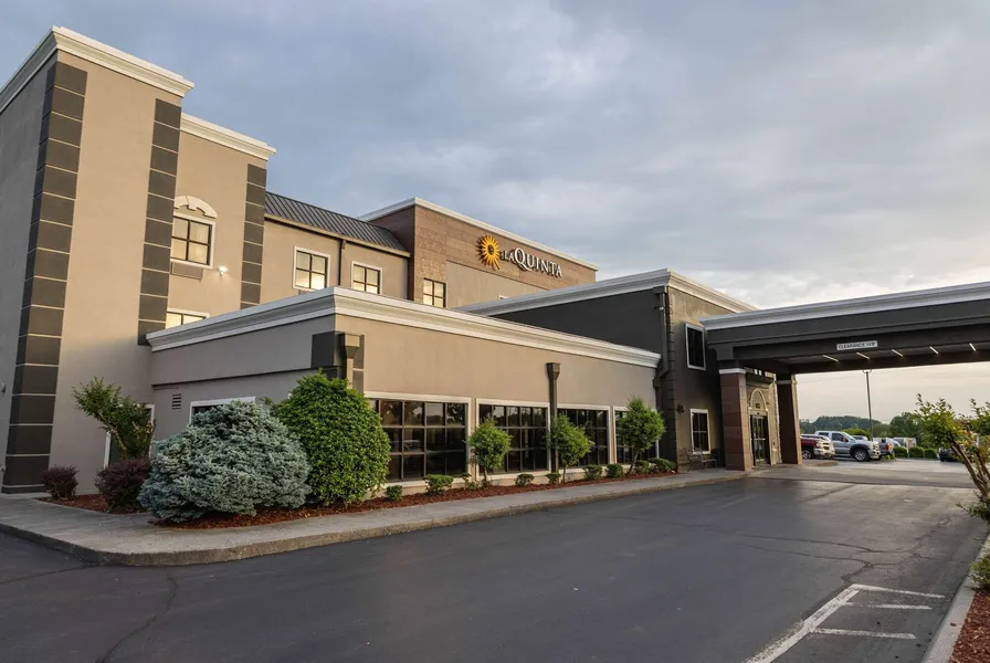 La Quinta Inn & Suites by Wyndham Knoxville East hotel detail image 2