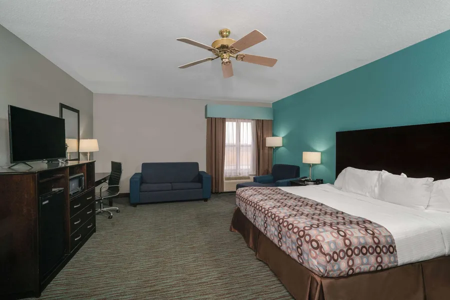 La Quinta Inn & Suites by Wyndham Knoxville East hotel detail image 6