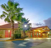 Howard Johnson by Wyndham Houston Hobby Airport hotel detail image 4