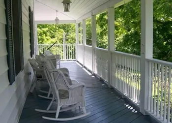Locust Tree Bed and Breakfast LLC hotel thumbnail 2