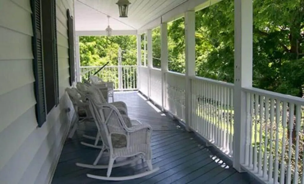 Locust Tree Bed and Breakfast LLC hotel detail image 2