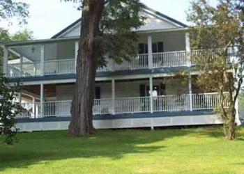 Locust Tree Bed and Breakfast LLC hotel thumbnail 3