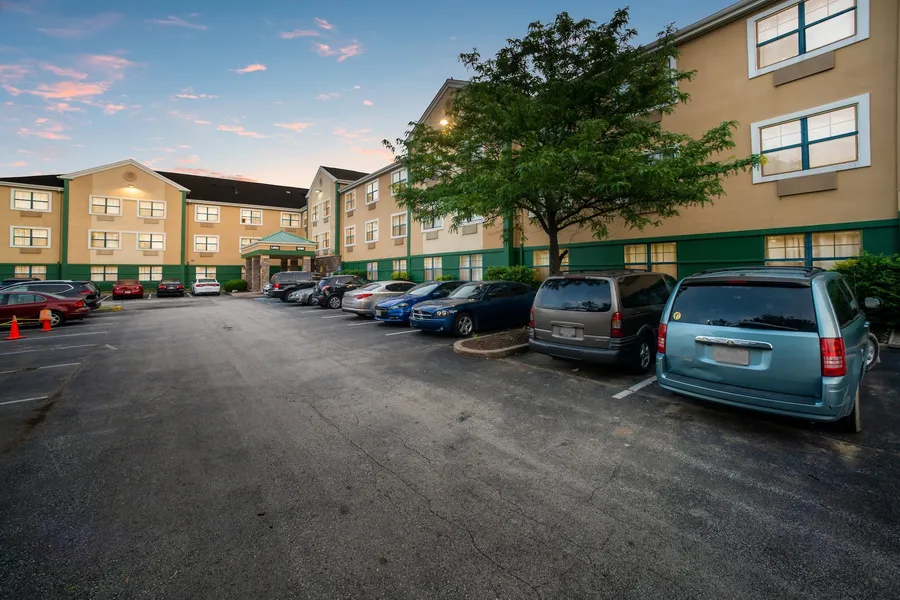 HomeTowne Studios by Red Roof St. Louis - Airport/ N Lindbergh hotel detail image 2