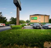 HomeTowne Studios by Red Roof St. Louis - Airport/ N Lindbergh hotel detail image 3