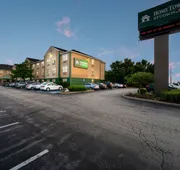 HomeTowne Studios by Red Roof St. Louis - Airport/ N Lindbergh hotel detail image 4