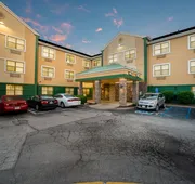 HomeTowne Studios by Red Roof St. Louis - Airport/ N Lindbergh hotel detail image 5