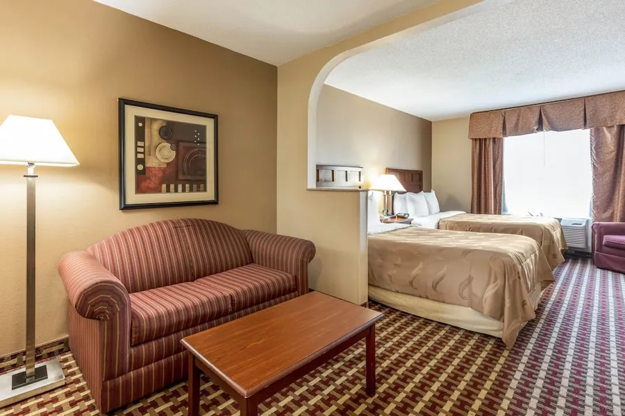 Quality Suites Paducah I-24 hotel detail image 6