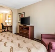 Quality Suites Paducah I-24 hotel detail image 7