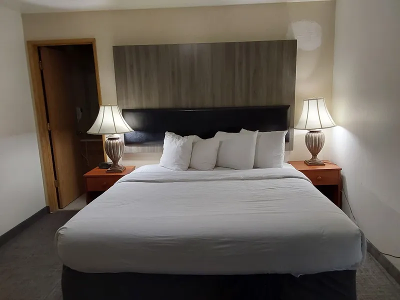 Lavissh Inn & Suites hotel detail image 6