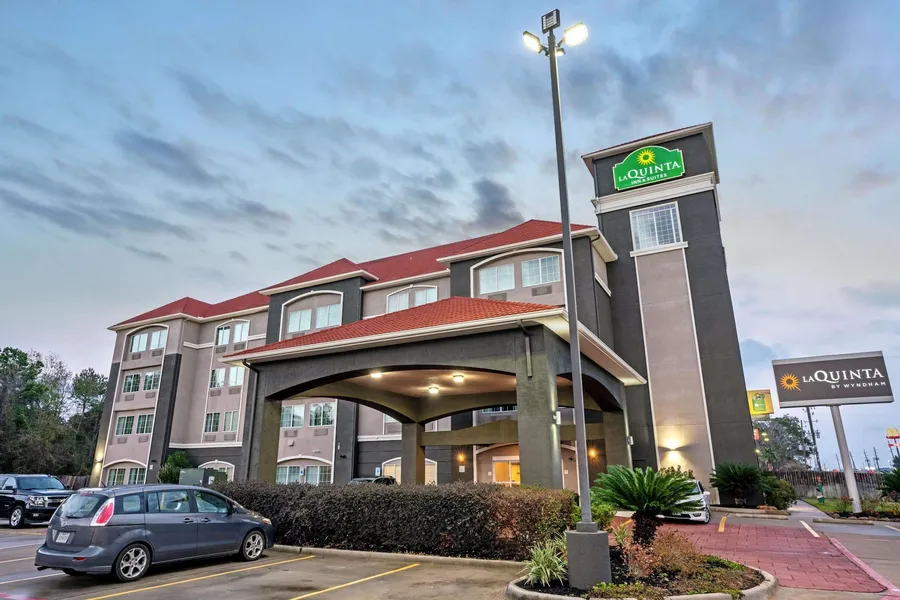 La Quinta Inn & Suites by Wyndham Houston - Magnolia hotel detail image 2
