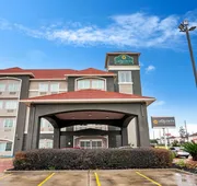 La Quinta Inn & Suites by Wyndham Houston - Magnolia hotel detail image 3