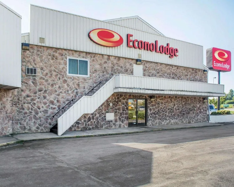 Econo Lodge Darien Lakes hotel detail image 2