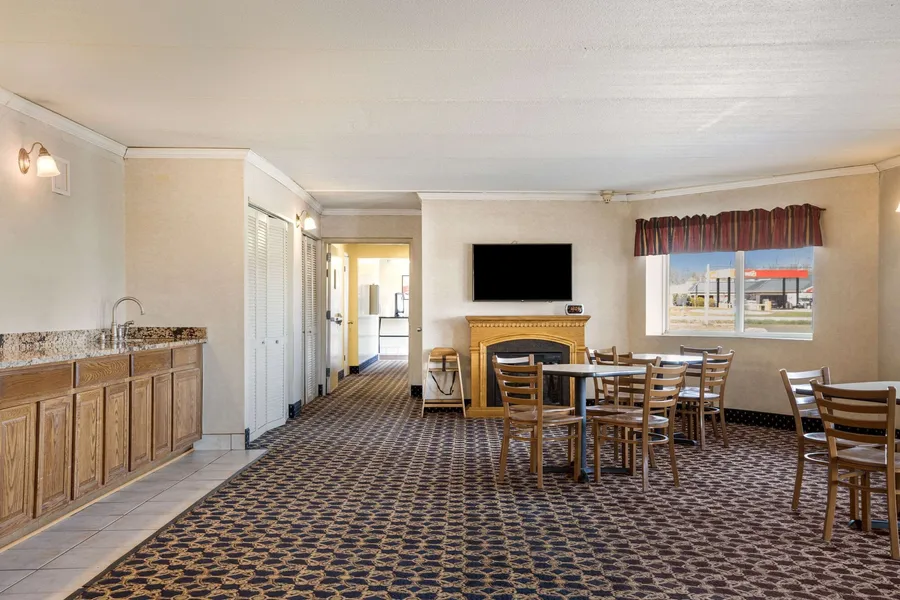 Econo Lodge Darien Lakes hotel detail image 6