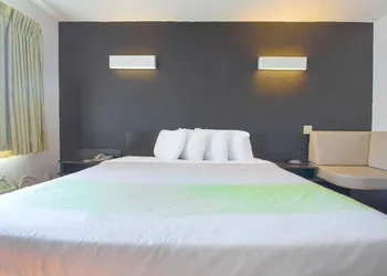 Studio Inn Extended Stay Oklahoma City Airport by OYO hotel thumbnail 8