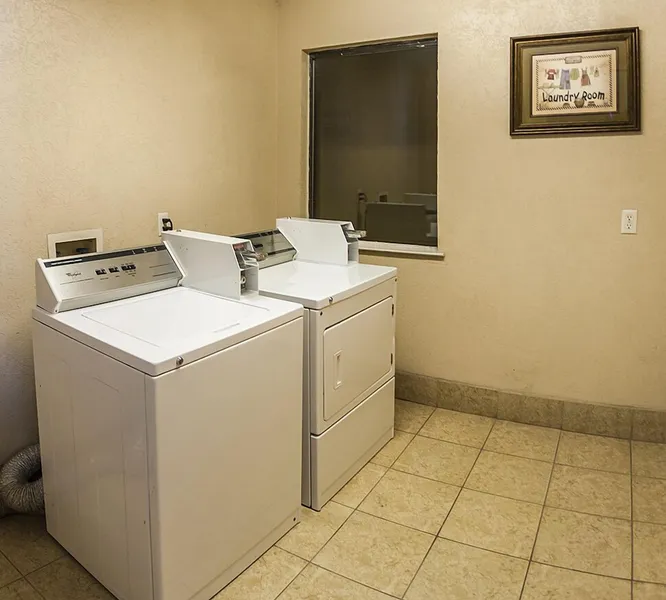 Downtowner Inn and Suites Hobby hotel detail image 6