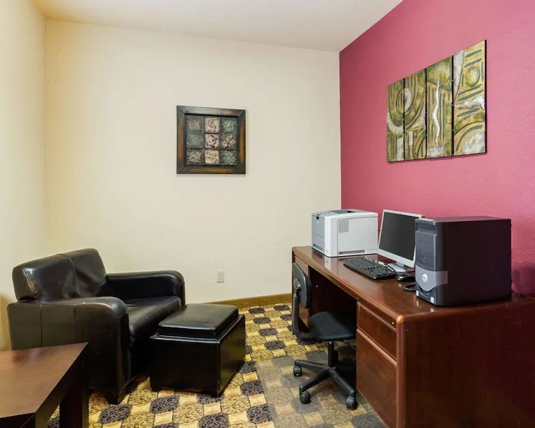 Quality Suites Huntsville Near University hotel detail image 6