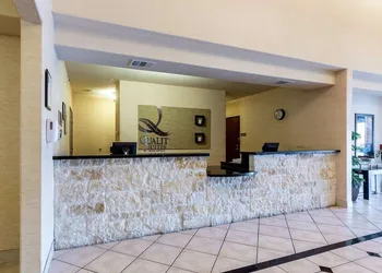 Quality Suites Huntsville Near University hotel thumbnail 5