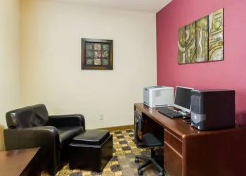 Quality Suites Huntsville Near University hotel thumbnail 7
