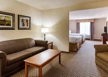 Quality Suites Huntsville Near University hotel thumbnail 8