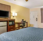 Econo Lodge West - Coors Blvd hotel detail image 4