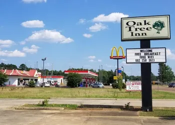 Oak Tree Inn hotel thumbnail 3