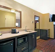 Hampton Inn & Suites Milwaukee/Franklin hotel detail image 7