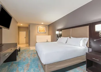 Holiday Inn Express & Suites Norwood-Boston Area by IHG hotel thumbnail 8