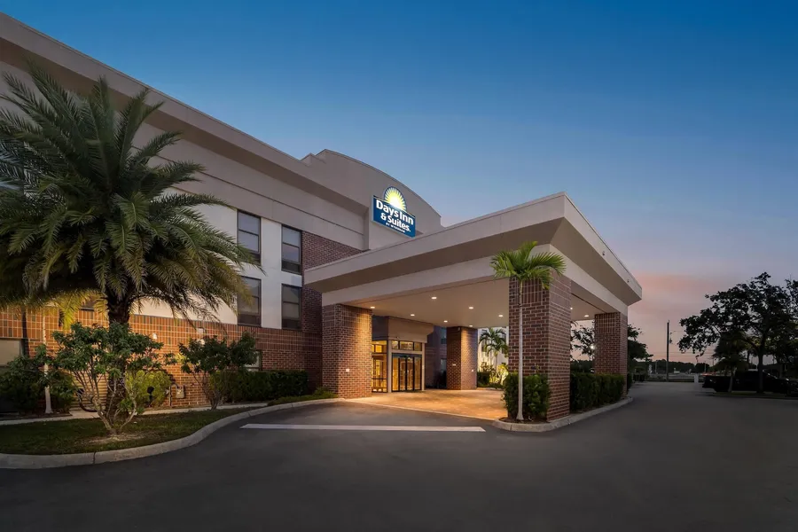 Days Inn & Suites by Wyndham Fort Myers Near JetBlue Park hotel detail image 2