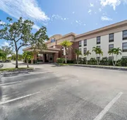 Days Inn & Suites by Wyndham Fort Myers Near JetBlue Park hotel detail image 3