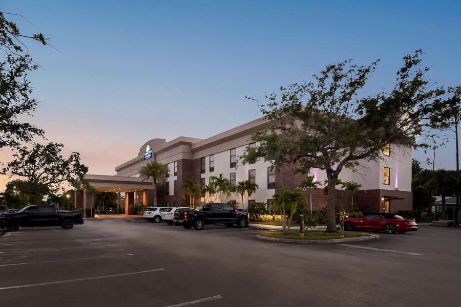 Days Inn & Suites by Wyndham Fort Myers Near JetBlue Park hotel detail image 6