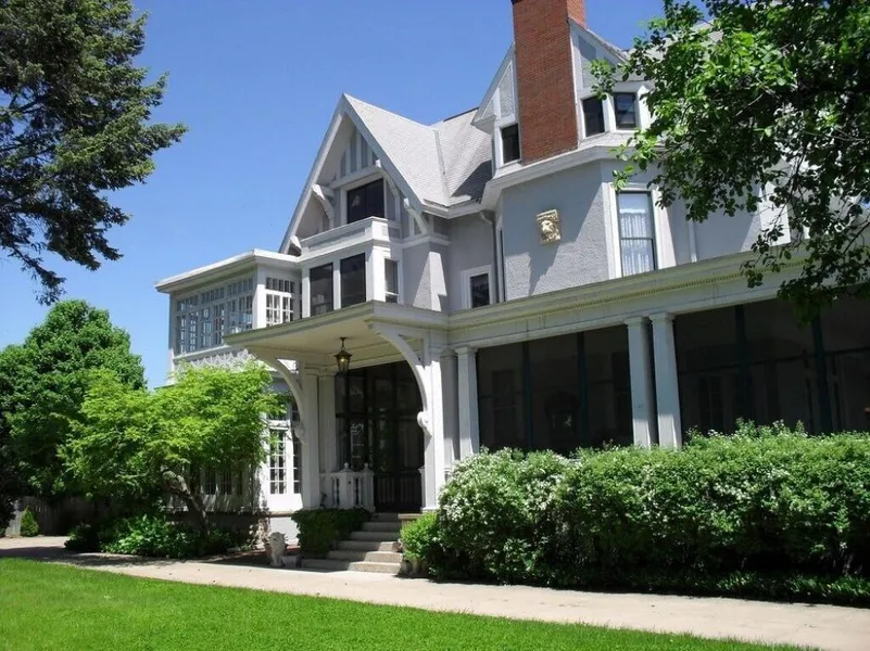 Alexander Mansion Bed and Breakfast hotel detail image 2