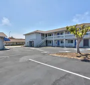 Coastal Valley Inn hotel detail image 4