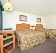 Econo Lodge Oklahoma City Northeast hotel detail image 3