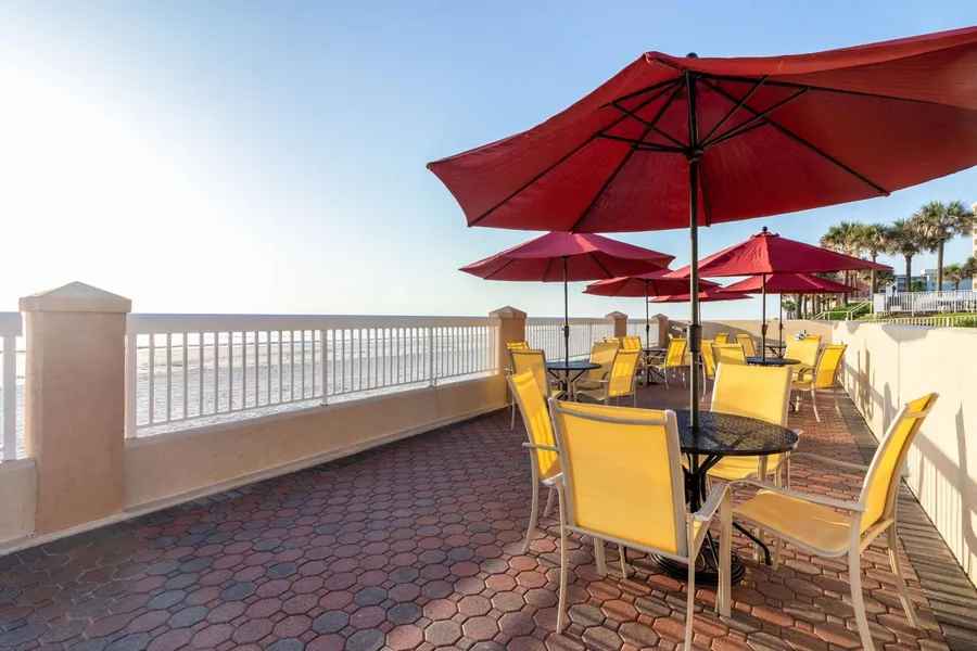 Hampton Inn Daytona Shores - Oceanfront hotel detail image 2