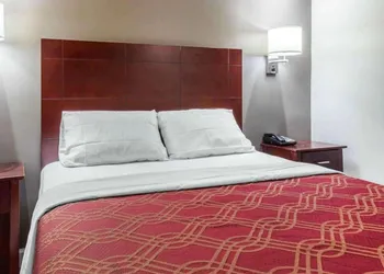Econo Lodge South Ozone Park hotel thumbnail 3