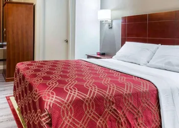 Econo Lodge South Ozone Park hotel thumbnail 4