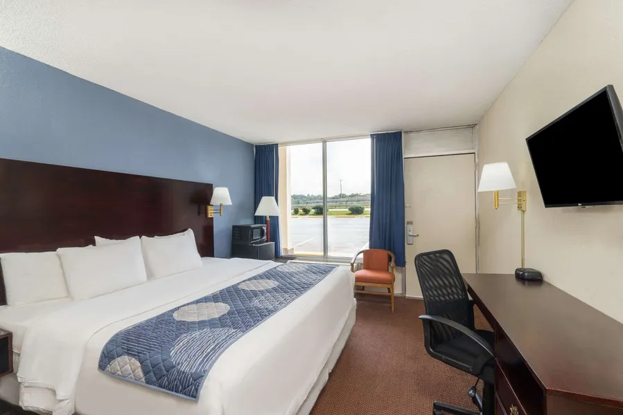 Days Inn by Wyndham Statesville hotel detail image 6