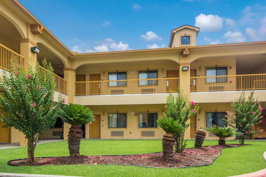 Americas Best Value Inn & Suites Tomball hotel detail image 2