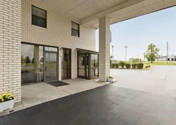 American Inn hotel thumbnail 2