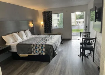 American Inn hotel thumbnail 5