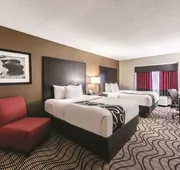La Quinta Inn & Suites by Wyndham Collinsville - St. Louis hotel detail image 5