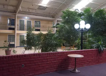 Econo Lodge Elk City hotel thumbnail 7