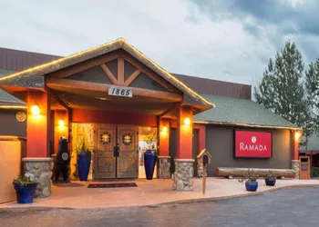 Ramada by Wyndham Monument hotel thumbnail 2