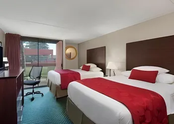 Ramada by Wyndham Monument hotel thumbnail 6