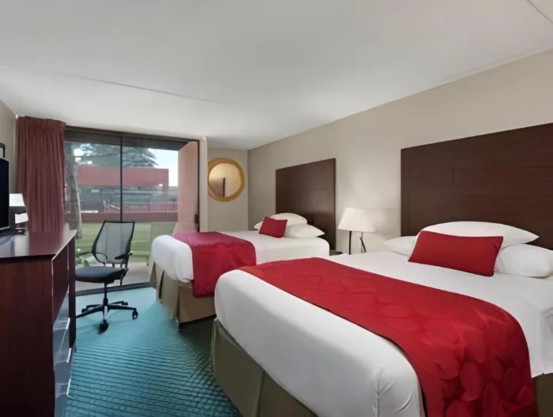Ramada by Wyndham Monument hotel detail image 6